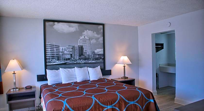 Super 8 by Wyndham Norfolk/Chesapeake Bay