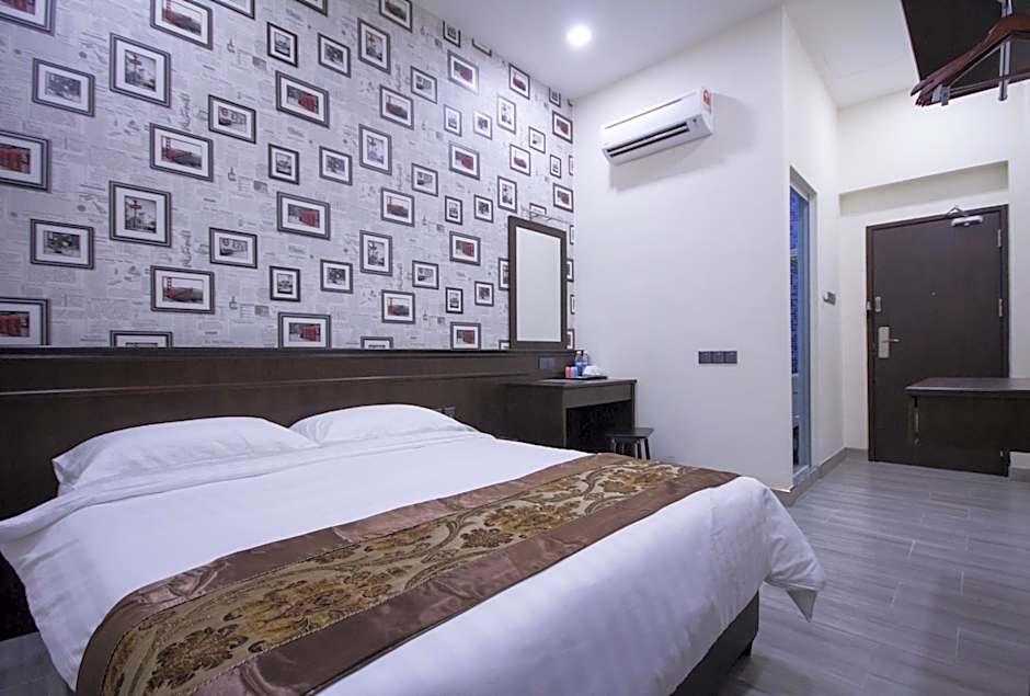 Superior 1 Queen Bed, Windowless — 9 fotoğraftan 1. fotoğraf