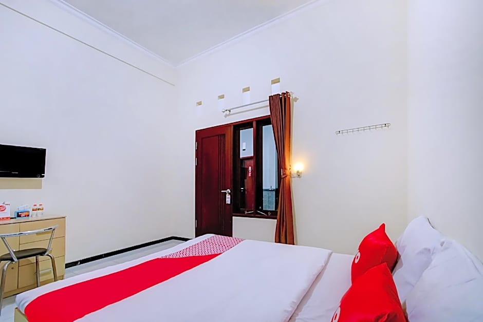 Capital O 90151 Guest House 180