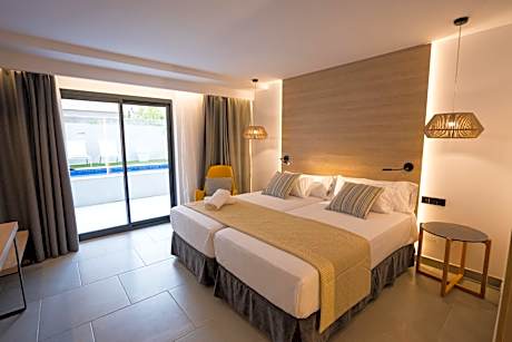 Junior Suite (2 Adults)