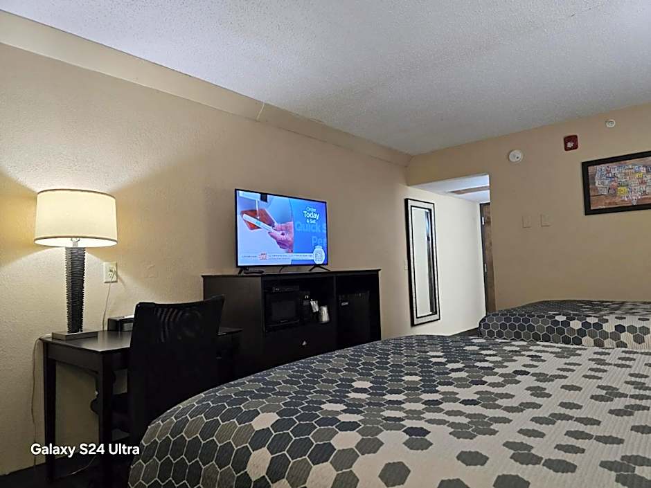 Econo Lodge Inn & Suites Mason City - Clear Lake