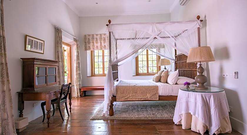 Taru Villas Rampart Street