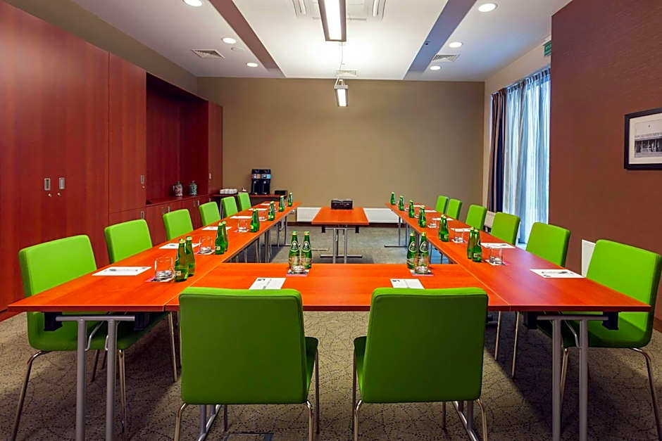 Hampton By Hilton Warsaw Airport