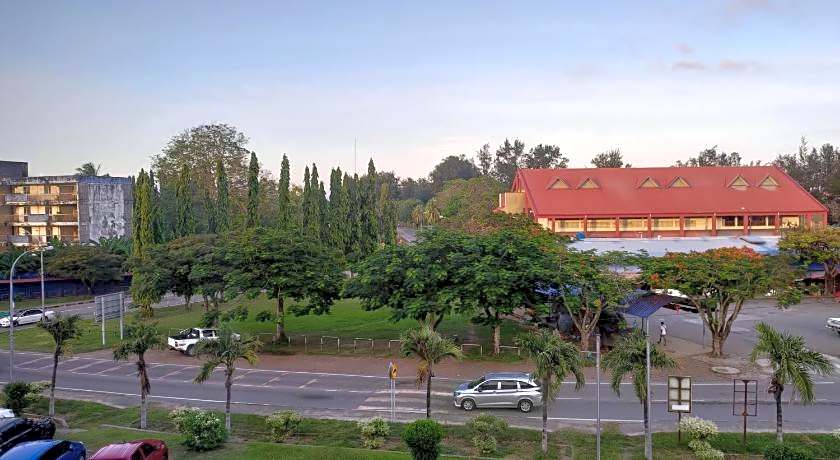 The Upper Deck Hotel