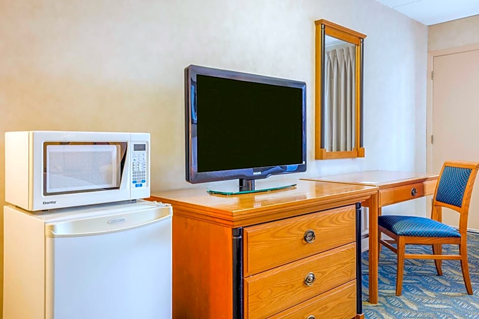 Travelodge by Wyndham Niagara Falls at the Falls