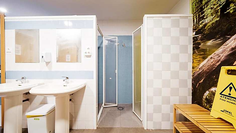 Albergue Barullo - Cubículos - Literas - Habitaciones