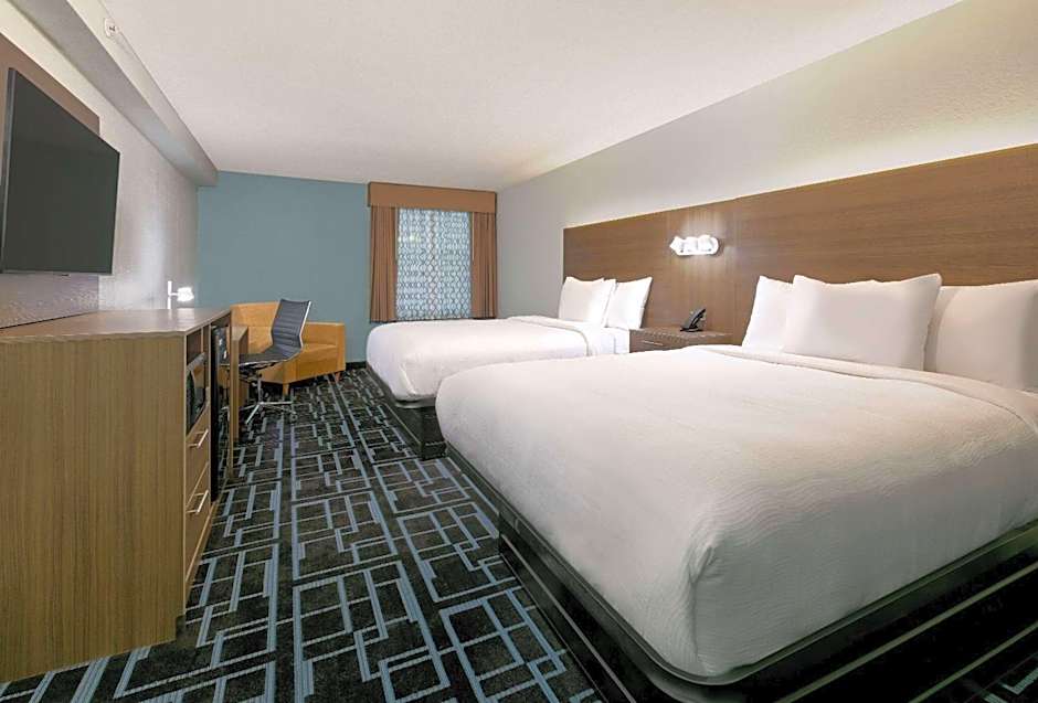 Photo 1 of 6 of 2 Queen Beds, Mobility Accessible, Grab Bars, Bathtub