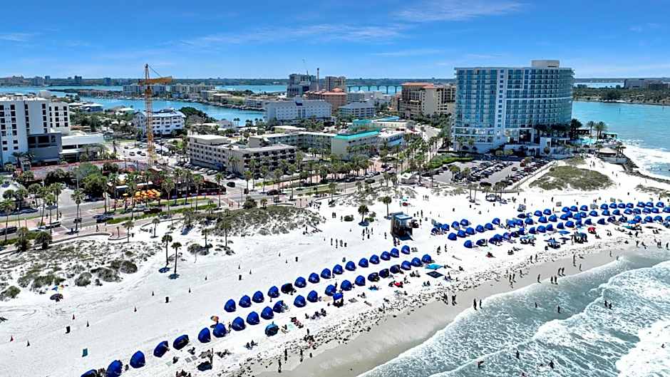 Pelican Pointe Hotel