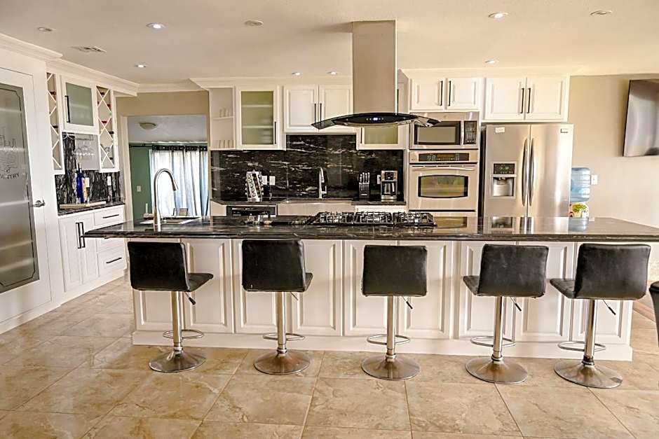 Half Acre Oceanfront Paradise With Private Pool, Jacuzzi, Fire Pit, Beach Access
