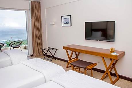 Concept Twin Room with Three Twin Beds and Ocean View - Non-Smoking