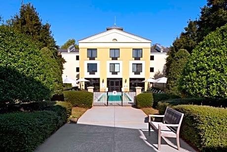 DoubleTree By Hilton Hotel Charlotte Airport