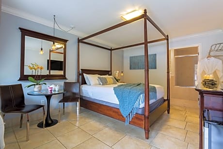 Queen Deluxe Room