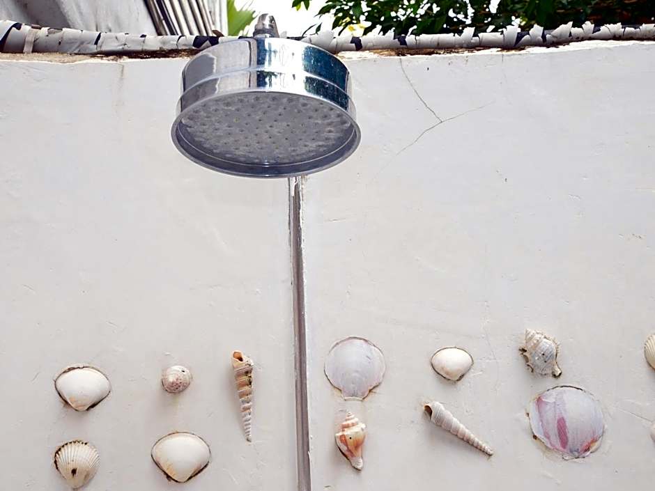 Hua Plee Lazy Beach Hotel