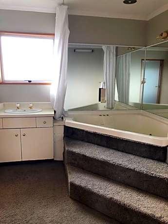 King Suite with Spa Bath
