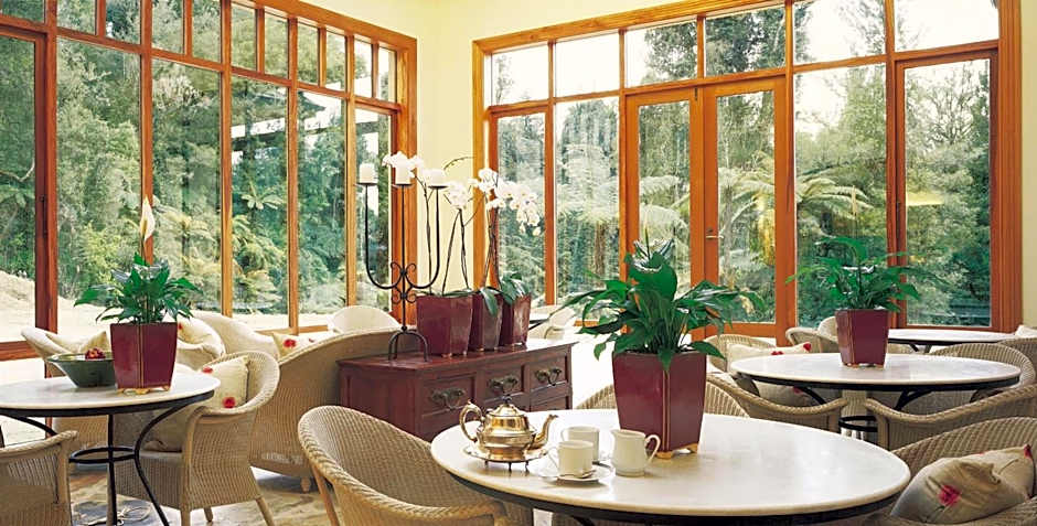 Treetops Lodge & Estate