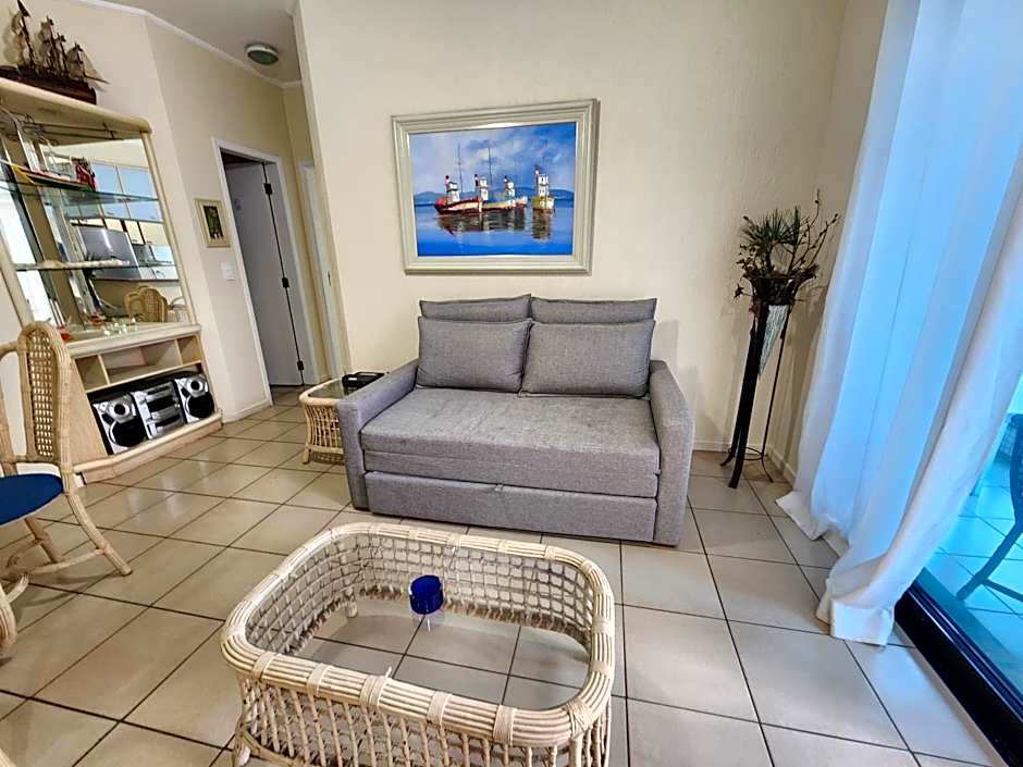 Lindo Flat Capitania Varam , WI FI , 2 aparelhos de ar condicionado , serviço de praia , enorme sacada com vista ao mar e telas de proteção para as crianças , 3 piscinas