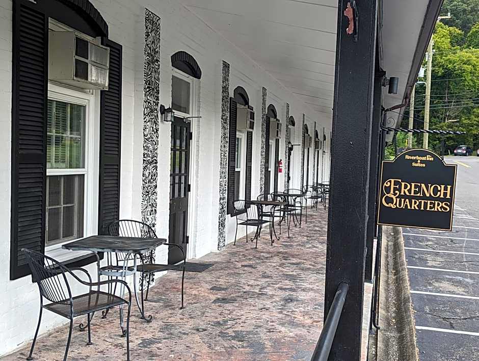 Riverboat Inn & Suites