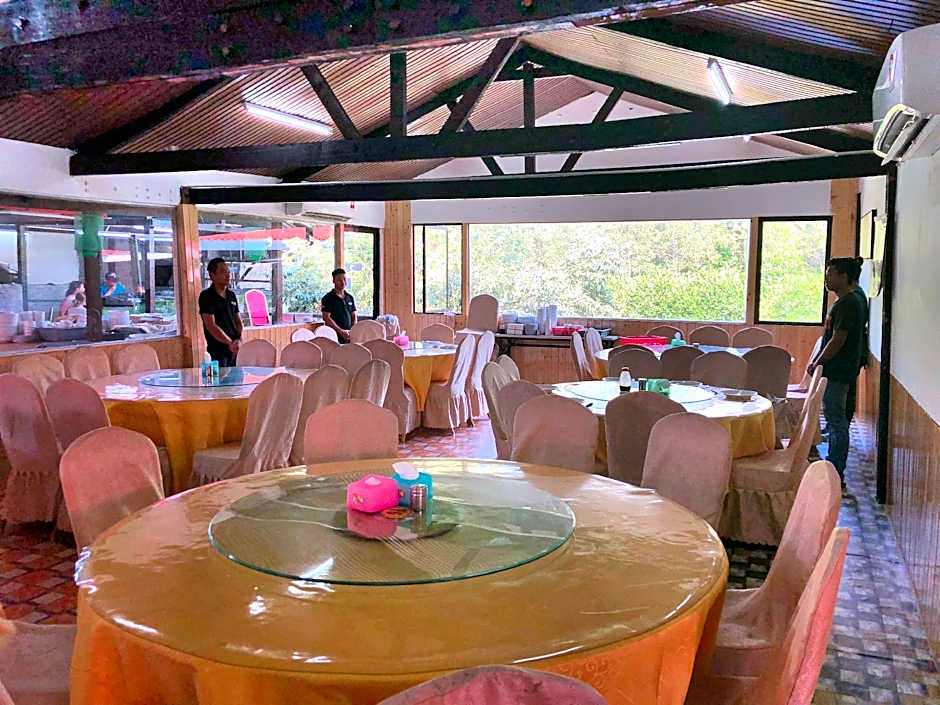 Gayang friendly water house homestay