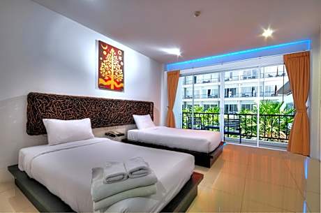 Deluxe Double or Twin Room with Pool View