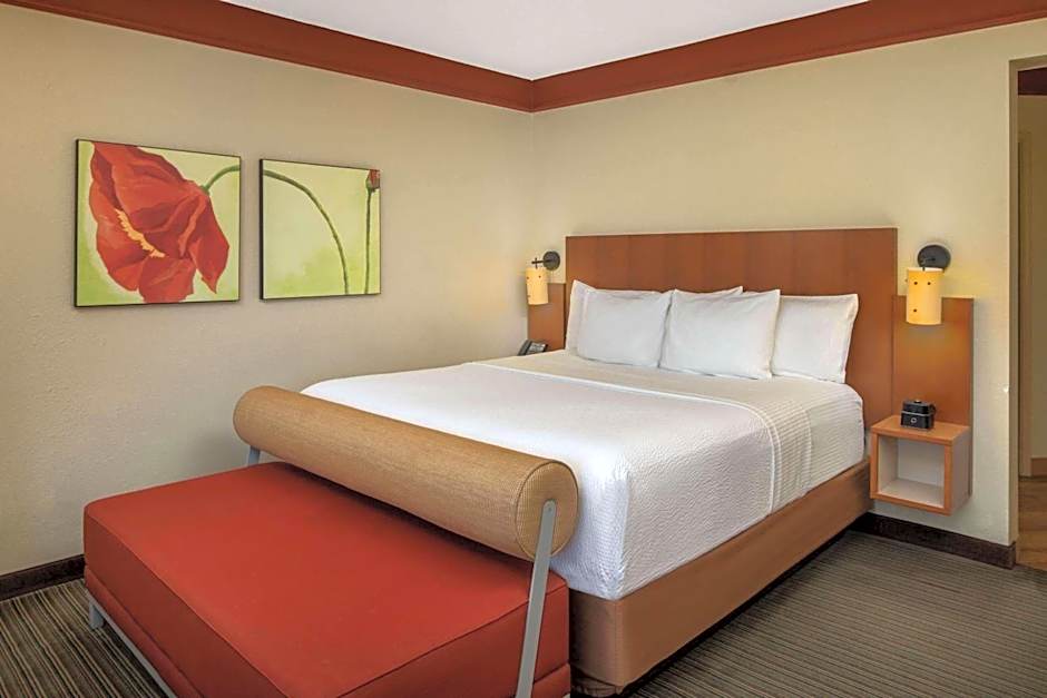 La Quinta Inn & Suites by Wyndham Atlanta Ballpark/Galleria