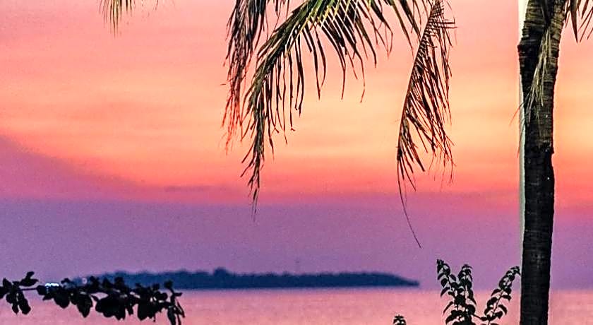 Seaside Villa & Muse Beach Resto