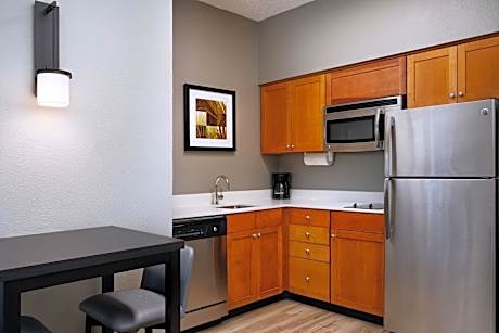 Studio, 1 Queen Bed with Sofa bed (Mobility Accessible, Tub) (1 Queen Bed and 1 Double Sofa Bed)