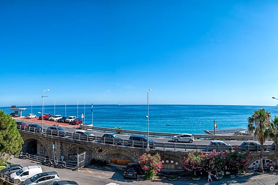 VILLA CADIZ APARTMENTS VARAZZE