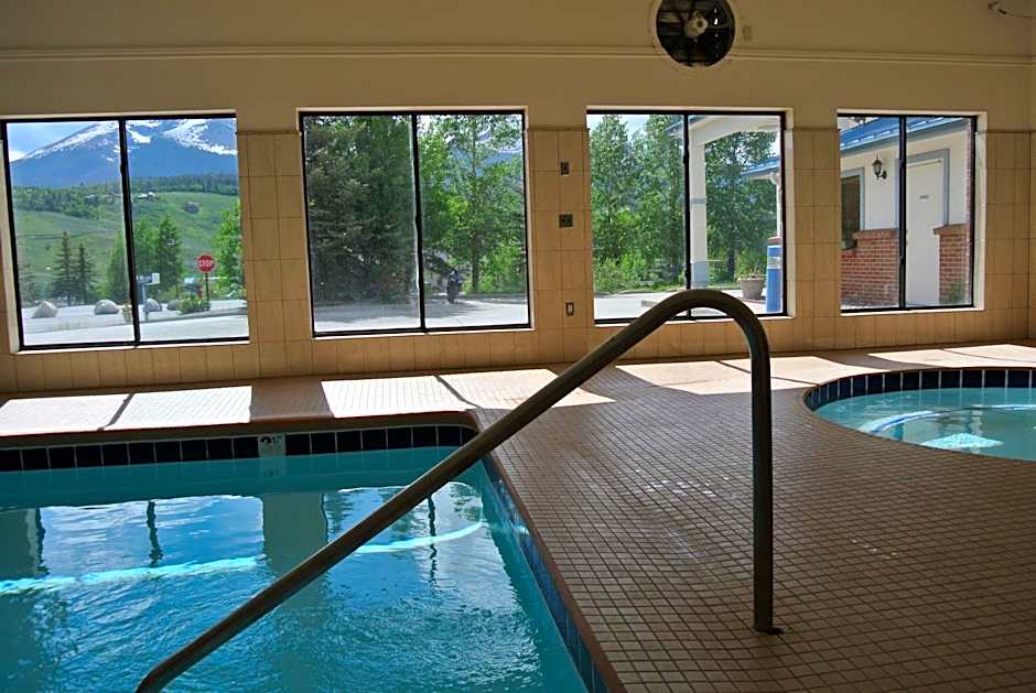 Luxury Inn & Suites