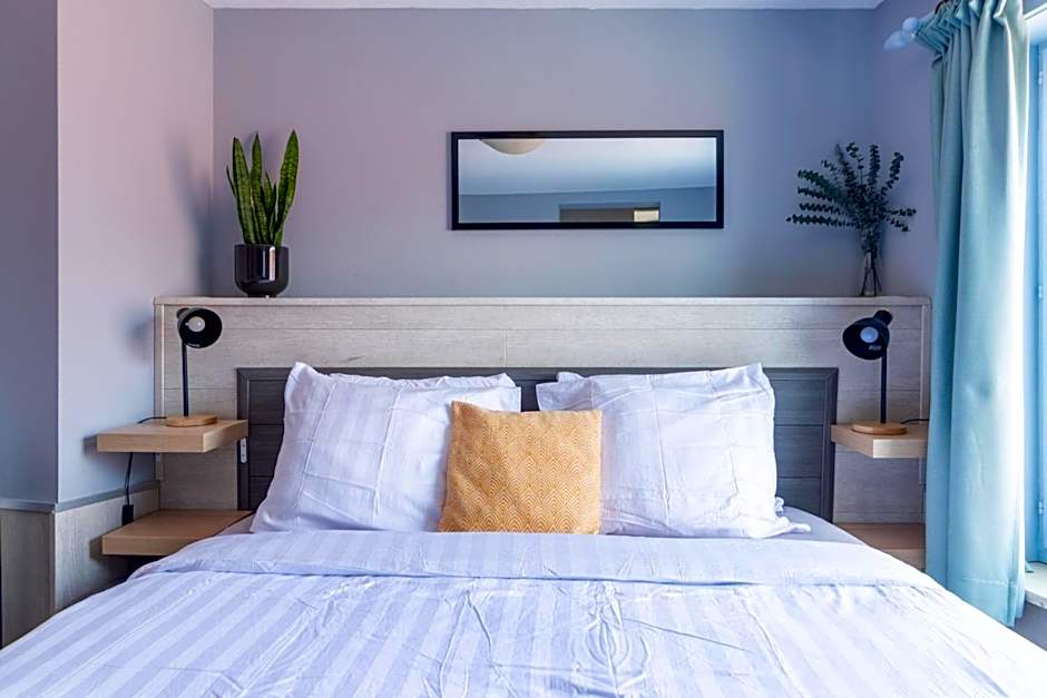 Hotel Entree - View of Canal Bruges