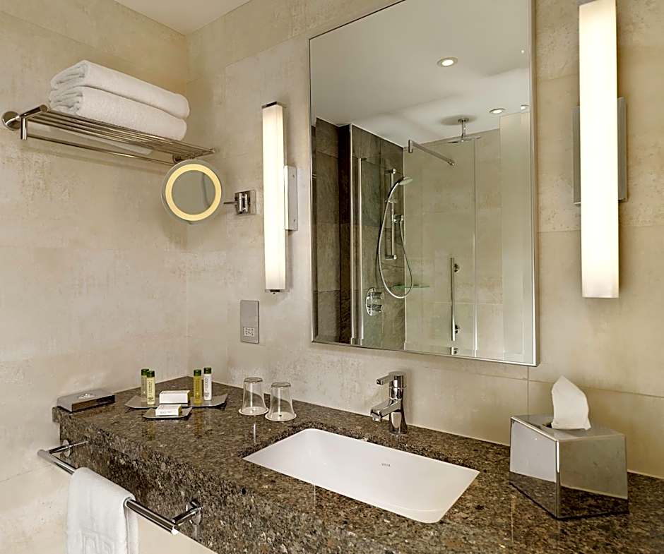 DoubleTree by Hilton Hotel Woking