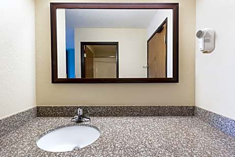 King Room - Disability Access - Non-Smoking