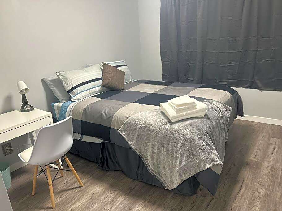 Cute Highland Park Upper B Unit