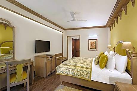 Superior Queen Room - No View/Non-Smoking