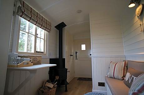 Cabin-Designer-Ensuite-Garden View-Shepherds Hut