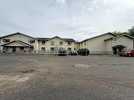 Coldwater Inn & Suites near I 69