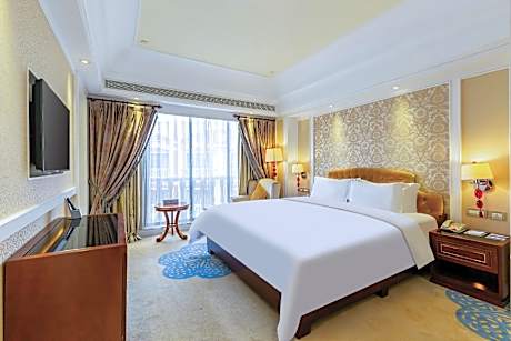 Deluxe King Suite Non Smoking