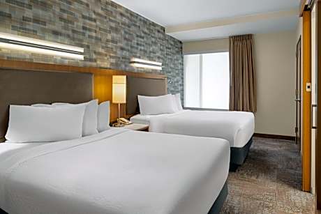 Studio with Two Queen Beds and Sofa Bed - Hearing Accessible