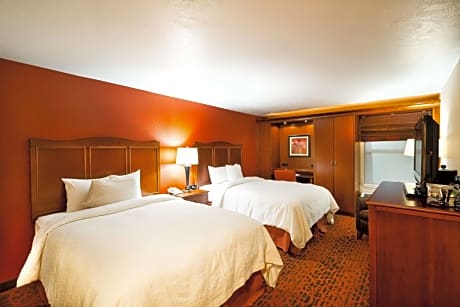 2 queen beds nonsmoking -,hdtv/free wi-fi/hot breakfast included,work area