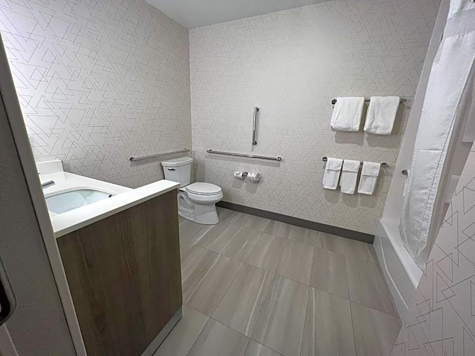 Holiday Inn Express & Suites - Tomah By IHG