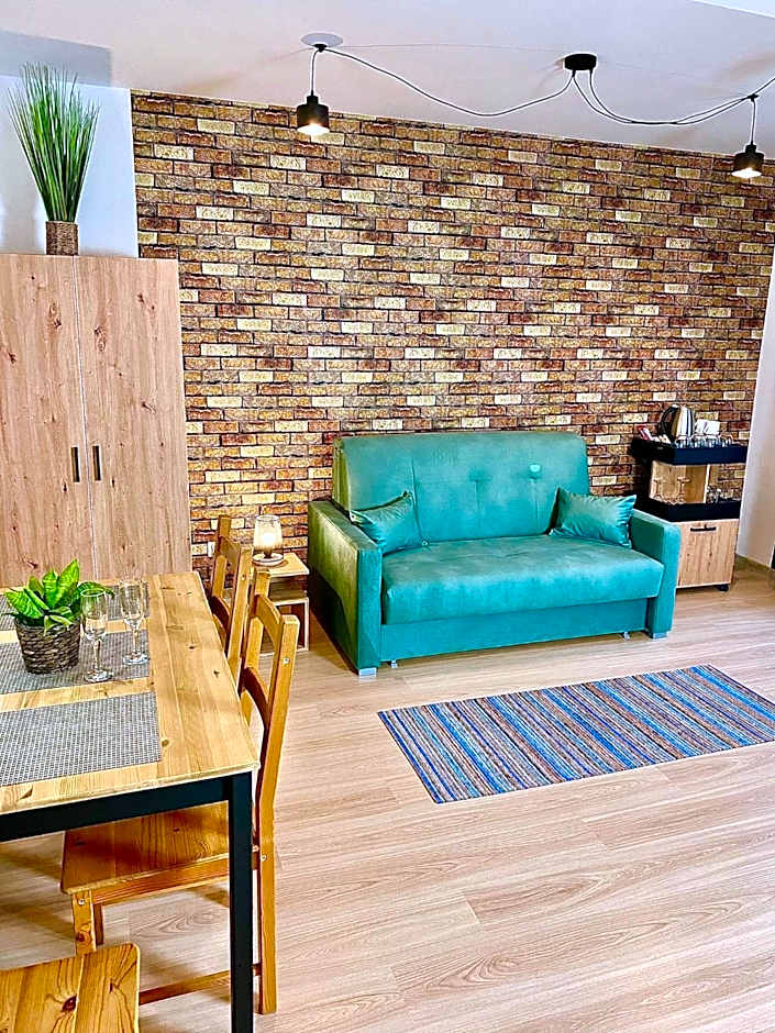 Old Tree Home & Restaurant