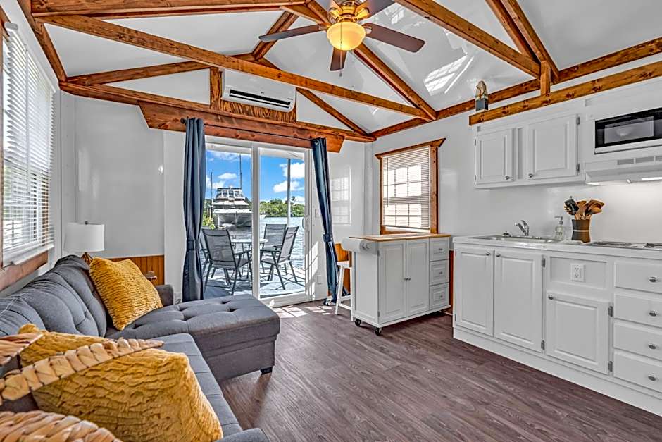 Aqua Lodges at Coconut Cay Rv and Marina