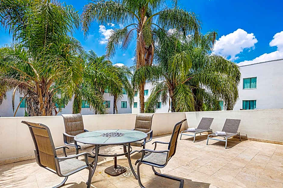 Fiesta Inn Express San Luis Potosi Oriente