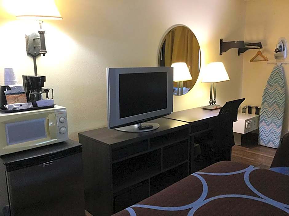 Super 8 by Wyndham Clearwater/St. Petersburg Airport