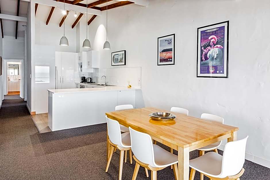 Canal Rocks Beachfront Apartments