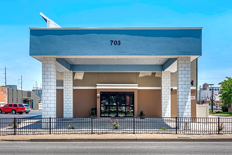 Quality Inn & Suites Evansville Downtown