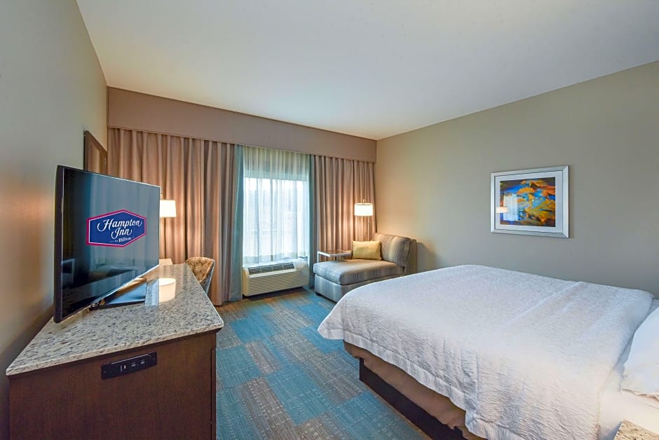 Photo 1 of 6 of 1 King Bed, Mobility Accessible, Bathtub