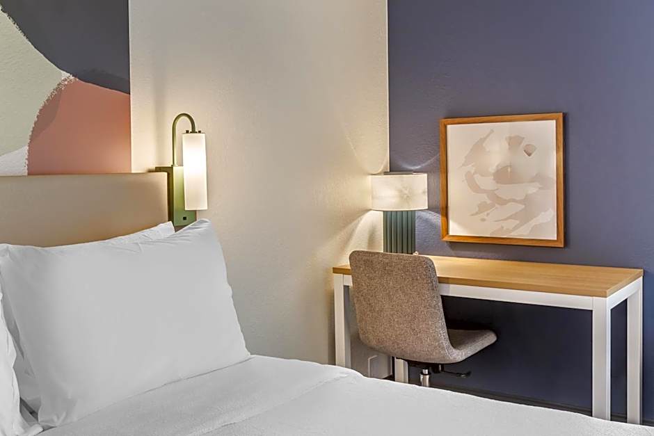 Spark by Hilton Atlanta Airport South College Park