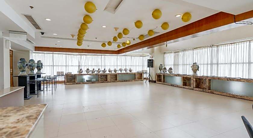 Crown Regency Hotel & Towers