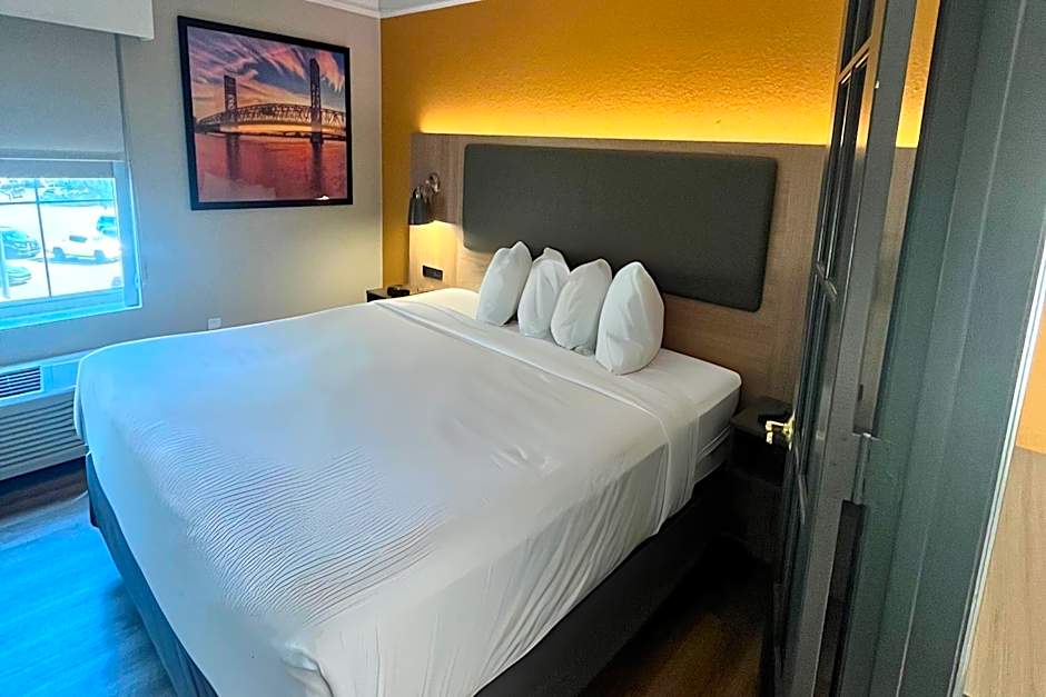 La Quinta Inn & Suites by Wyndham Jacksonville Butler Blvd