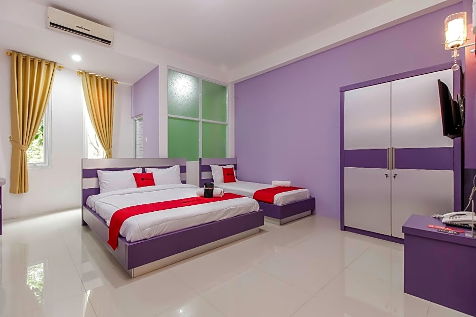 RedDoorz Plus near Stasiun Bekasi